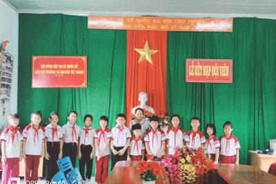 Liên Đội trường tiểu học Nguyễn Tất Thành tổ chức kết nạp Đội cho học sinh khối lớp 3.